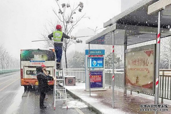 新年首場大雪降臨合肥公交首戰(zhàn)告捷