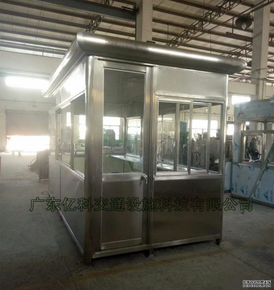 不銹鋼崗?fù)? /></p></p>
<p><span>二、銹斑：在空氣潮濕的區(qū)域，不銹鋼崗?fù)ひ彩菚?huì)生銹的。收費(fèi)崗?fù)ぴ谥谱髑盎蛑谱鬟^(guò)程中有時(shí)會(huì)看到不銹鋼產(chǎn)品或設(shè)備上生銹，這說(shuō)明表面受到嚴(yán)重污染。</span></p>
<p><span>清潔保養(yǎng)方法：設(shè)備投入使用前必須把銹清除掉，徹底清理過(guò)的表面應(yīng)通過(guò)鐵試驗(yàn)或水試驗(yàn)進(jìn)行檢驗(yàn)。</span></p>
<p><span><span>三、劃痕：為了防止工藝潤(rùn)滑劑或生成物、污物積留，必須對(duì)不銹鋼崗?fù)澓酆推渌植诒砻孢M(jìn)行機(jī)械清理。</span></span></p>
<p><span> <span> 清潔保養(yǎng)方法：我們可以進(jìn)行磨粉添加或者手動(dòng)磨平等技術(shù)來(lái)解決哦。    </span></span></p>
<p><span>四、油和油脂：油、油脂、鹽漬都能成為腐蝕源，這些物質(zhì)能起屏障作用，它們會(huì)影響化學(xué)和電化學(xué)清理效果，因而必須徹底 清理掉。有一種簡(jiǎn)單的斷水試驗(yàn)檢測(cè)有機(jī)污染物。試驗(yàn)時(shí)，從垂直表面的頂部澆下水，在向下流的過(guò)程中水會(huì)沿著有機(jī)物質(zhì)的周圍分開(kāi)。</span></p>
<p><span>清潔保養(yǎng)方法：熔劑和或酸性化學(xué)清洗劑可清除油跡和油脂，當(dāng)然的經(jīng)常的人工清理對(duì)于崗?fù)さ膲勖捅ｐB(yǎng)也是相當(dāng)?shù)闹匾呐丁?/span></p>
<p><span>五、殘余粘合劑：撕掉崗?fù)け砻娴哪z帶和保護(hù)紙時(shí)，粘合劑總有一部分殘留在不銹鋼表面。</span></p>
<p><span><span>清潔保養(yǎng)方法：1、當(dāng)粘全劑還沒(méi)硬化前，我們可以用有機(jī)熔劑去除。2、當(dāng)粘全劑使用時(shí)間過(guò)久后，它就會(huì)形成硬化黏貼劑，形成縫隙腐蝕的腐蝕源。這樣的話，我們需要用細(xì)磨料進(jìn)行機(jī)械清理，這樣可能要消耗很多的人力物力。</span></span></p> </p>
        </div>
        <div   id=