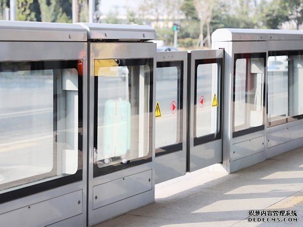 福建定制公交站臺(tái)門廠家