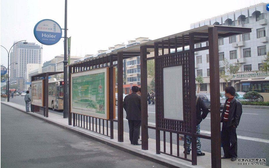 長(zhǎng)沙公交候車(chē)亭實(shí)現(xiàn)框架性解決