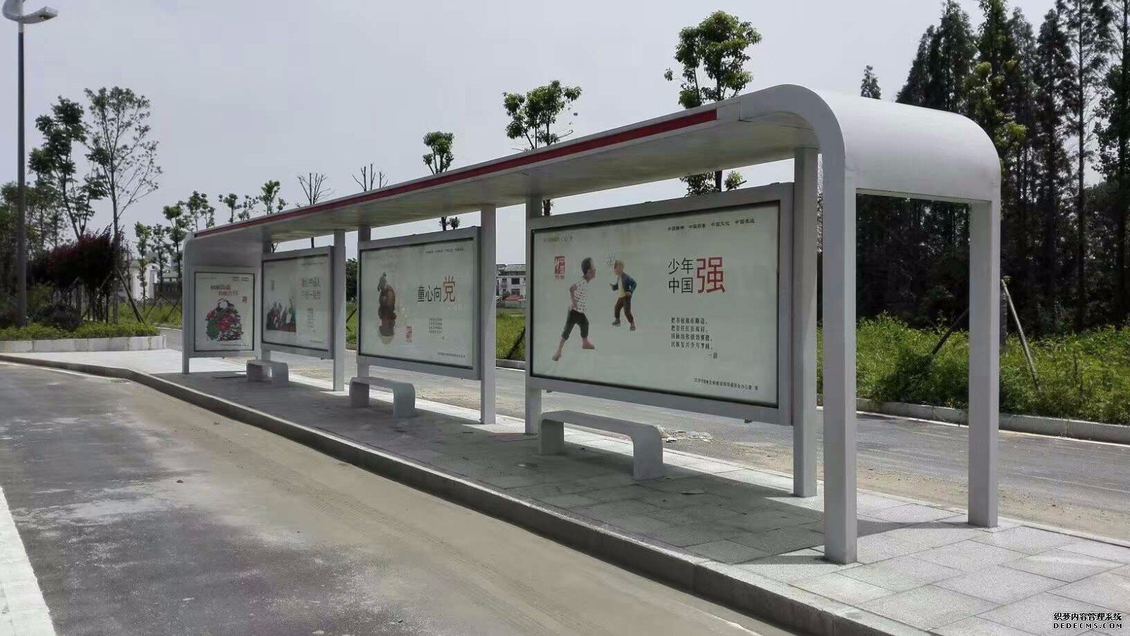 長(zhǎng)沙公交候車(chē)亭實(shí)現(xiàn)框架性解決