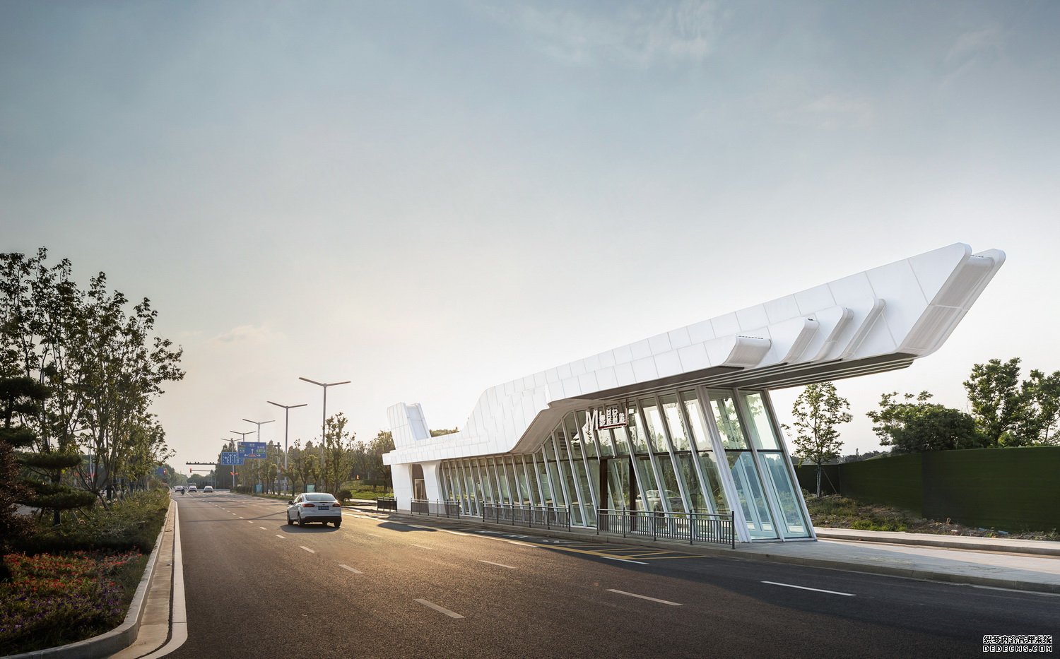 1636028038403604.jpg 調(diào)整大小 3-落日下的公交站_by秦偉.jpg