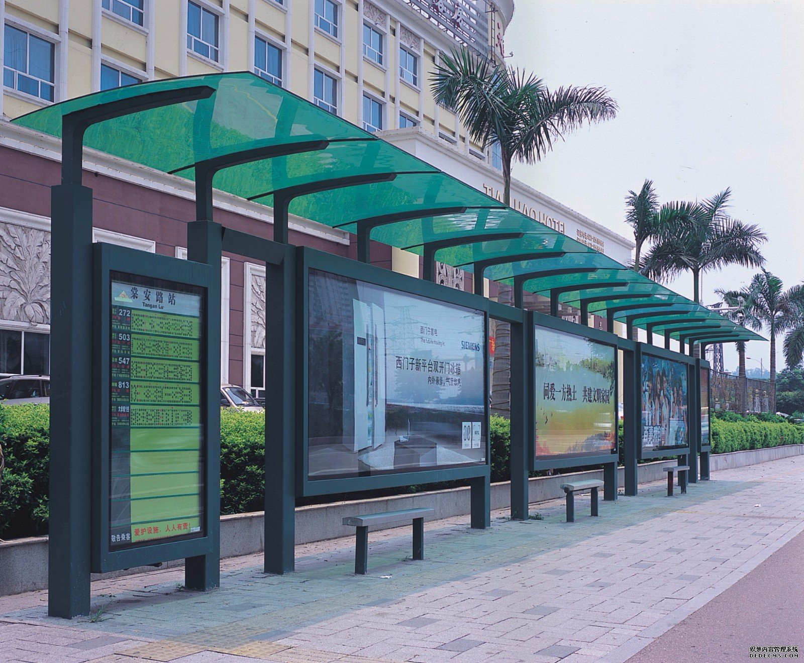 湘西州不銹鋼公交站臺(tái)早起的候車(chē)亭一塊站牌